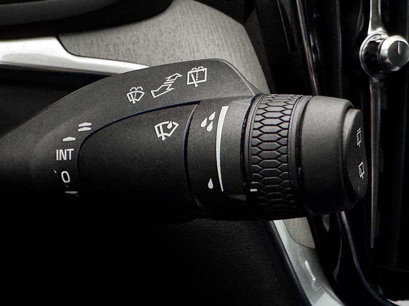 Volvo V60 B4 DARK PLUS AUT  - fotka 32 z 49