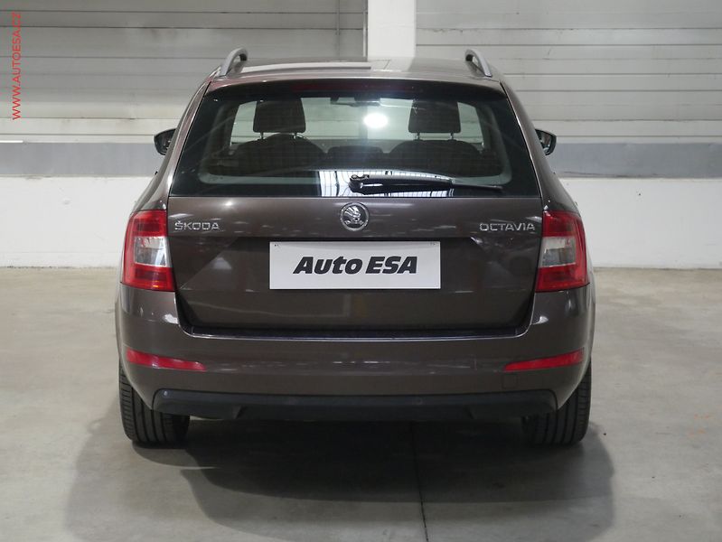 Škoda Octavia (2014) 2.0 TDi, ČR, DSG - fotka 5 z 19