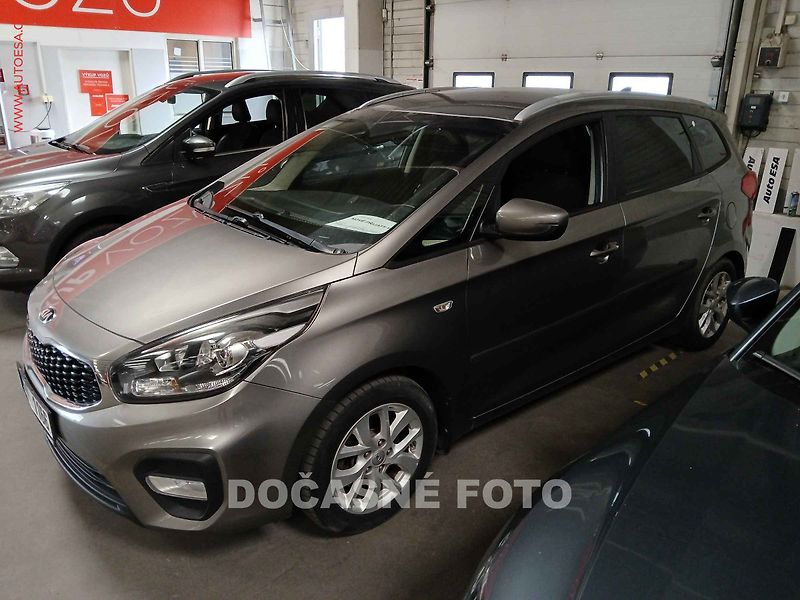Kia Carens (2017) 1.6 i, 2.maj,ČR, navi, autoAC - fotka 1 z 3
