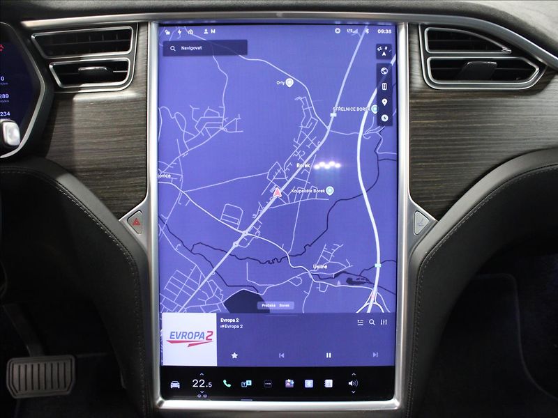 Tesla Model X 0,0 DUAL 90kWh 386KW TOP STAV - fotka 25 z 39