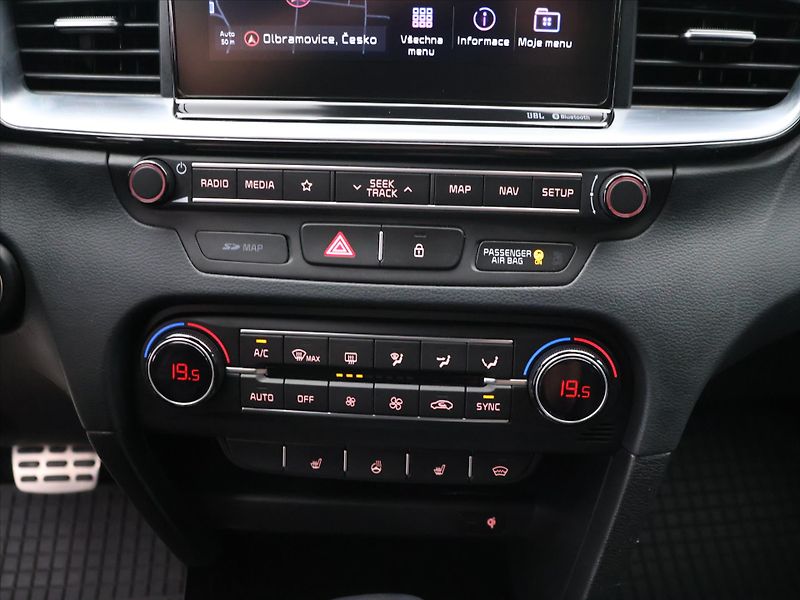 Kia Ceed 1,6 T-GDI 150kW Aut. GT CZ - fotka 19 z 27