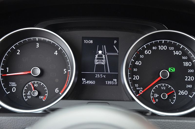 Volkswagen Golf (2017) 1.6 TDi 85kW DSG R-LINE HighL. - fotka 32 z 44