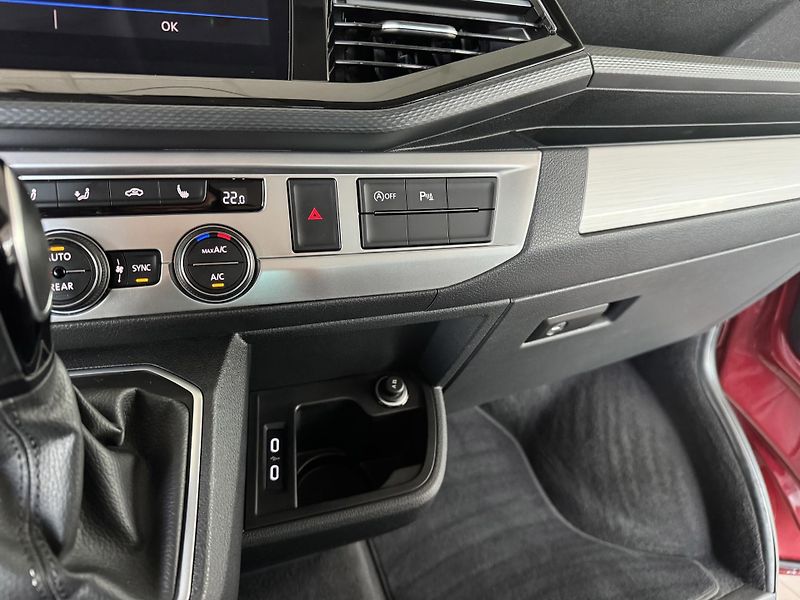 Volkswagen Multivan T6.1 2,0TDI DSG*Full LED*Navi - fotka 24 z 32