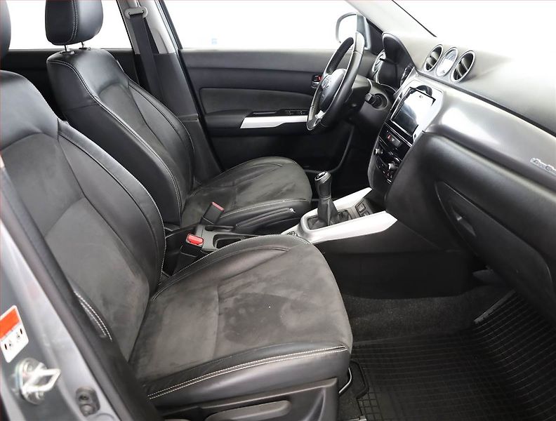 Suzuki Vitara (2016) 1.6 VVT, 4X4, Serv.kniha - fotka 7 z 17