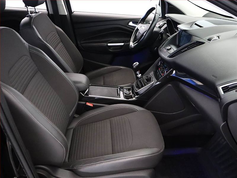 Ford Kuga (2017) 2.0 TDCi, Kůže, Navi, Tempomat - fotka 7 z 15