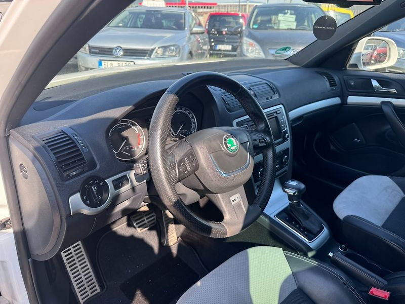 Škoda Octavia (2010) RS DSG 2,0 TSI 147 KW STK - fotka 21 z 50