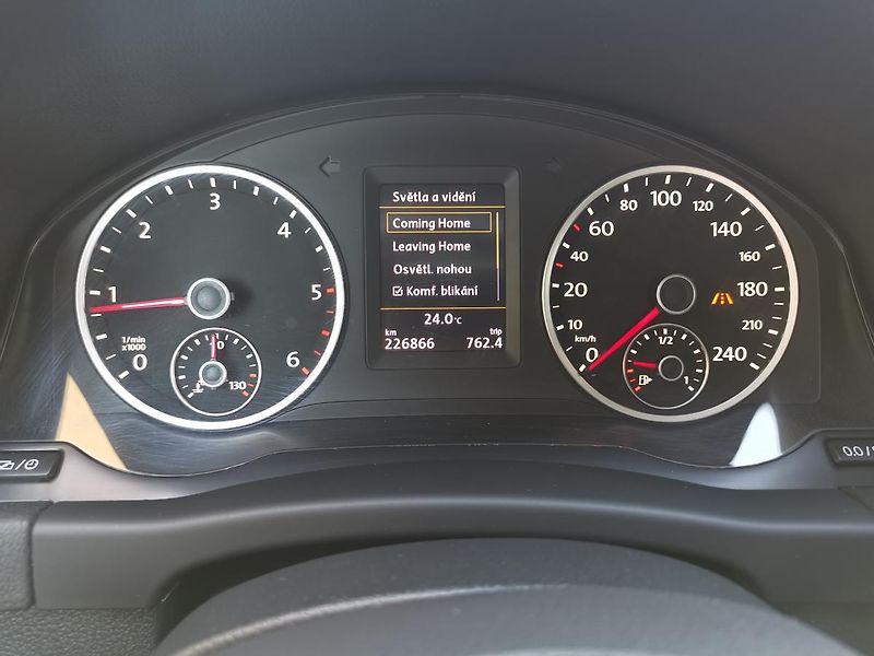 Volkswagen Tiguan (2015) 2,0TDI 130kW DSG ICUP 4x4 1MAJ - fotka 70 z 91