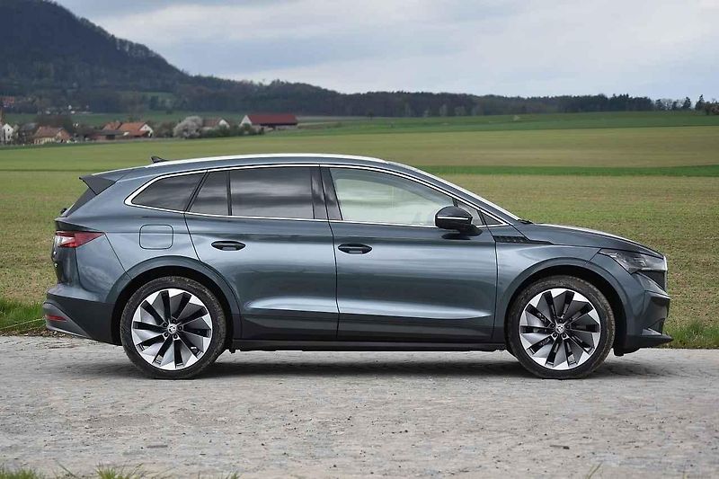 Škoda Enyaq iV při jízdě v chladném počasí