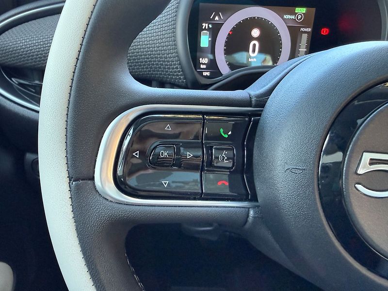 Fiat 500 LaPrima 42 kWh JBL Panorama - fotka 26 z 37