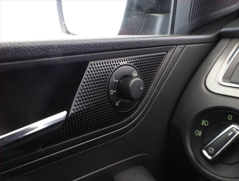 Škoda Rapid (2017) Spaceback 1.0 TSI, Serv.kniha - fotka 15 z 18