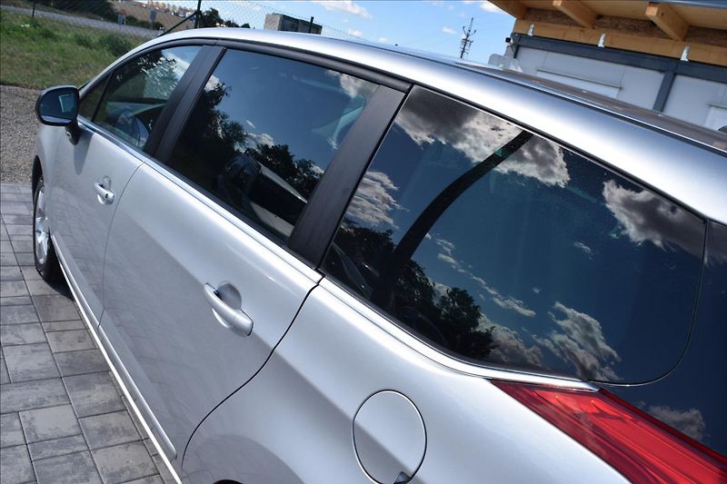 Peugeot 5008 1,6 HDI 88KW AUTOMAT 7MÍST TOP - fotka 11 z 46