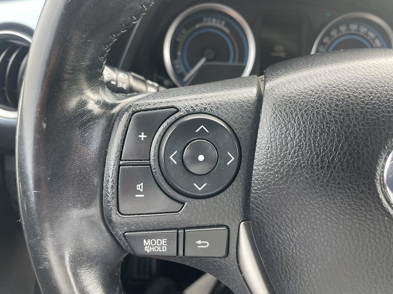 Toyota Auris 1.8i 16v HYBRID AUT SERVIS TOP - fotka 159 z 172