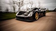 3. – 2. Ultima Evolution Coupé. Z 0 na 100 km/h za 2,4 s. Malosériová Ultima se často přehlíží. Tenhle silniční závoďák váží pouhých 950 kg, přičemž jeho přeplňovaná 6,8litrová V8 má 1034 koní (760 kW) a 1024 Nm točivého momentu.