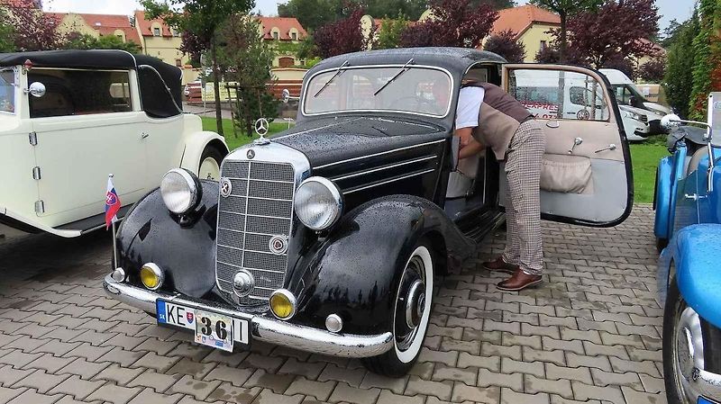 Pálavský Oldtimer přilákal na Břeclavsko desítky elegantnch veteránů.