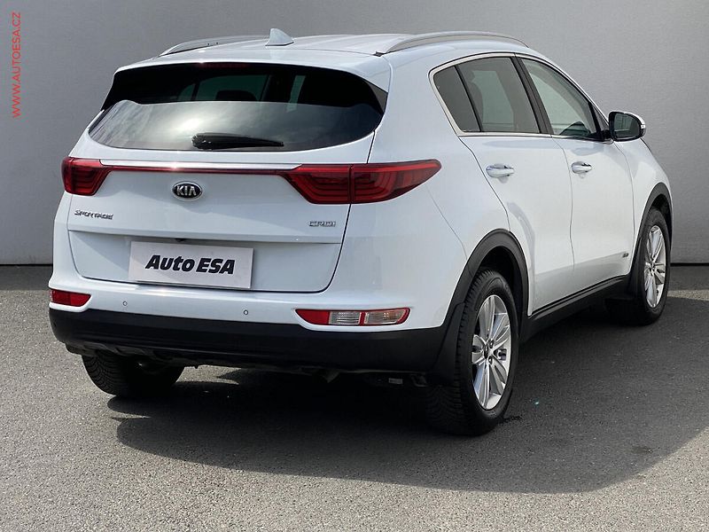Kia Sportage (2018) 2.0 CRDi 4x4, ČR, AT, navi - fotka 4 z 16