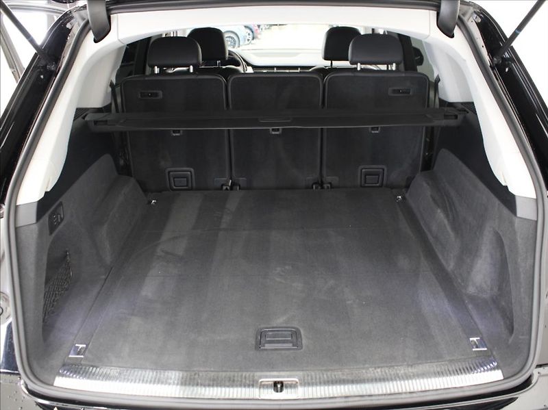 Audi Q7 3,0 TDi 200kW S-line MATRIX - fotka 23 z 24
