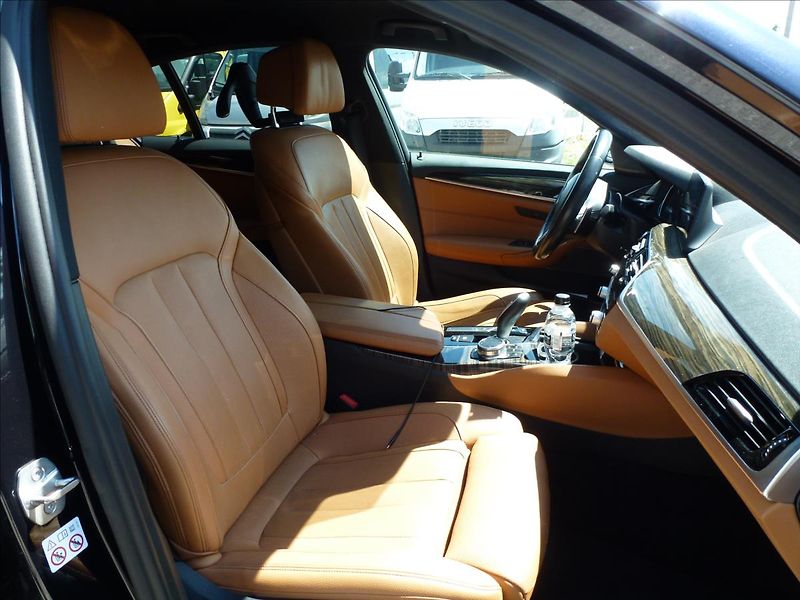 BMW Řada 5 3,0 D X-Drive M-Paket  Carbon - fotka 31 z 62