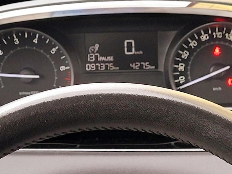Peugeot 208 SERV.KNIHA,ČR,málo najeto    - fotka 35 z 41