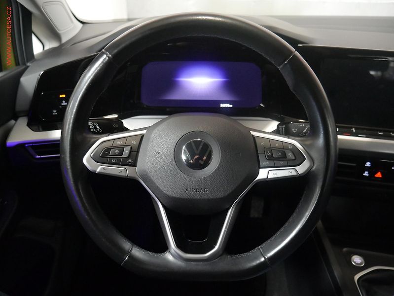Volkswagen Golf (2020) 1.5TSi, LED, navi - fotka 11 z 15