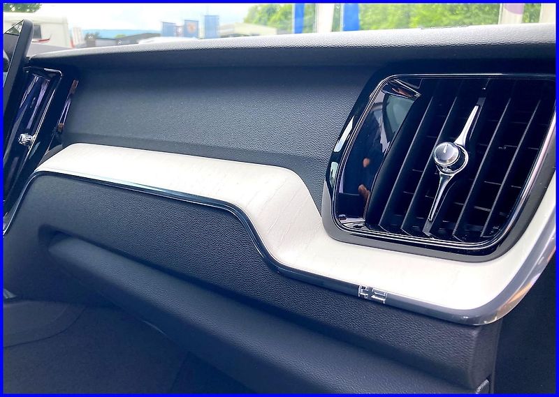Volvo XC60 (2026) B5 AWD PLUS BR.+4SERVIS/ZÁRUKA - fotka 24 z 43