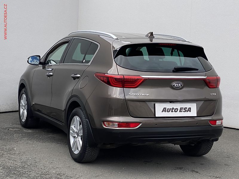 Kia Sportage (2018) 2.0 CRDi 4x4, ČR, Navi - fotka 6 z 20