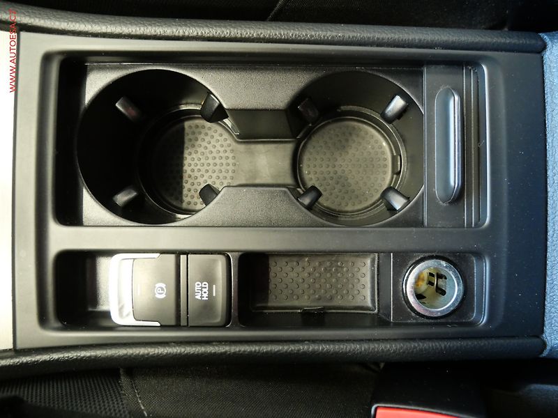 Volkswagen Passat (2012) 2.0 TDI, ČR, servis.kniha - fotka 19 z 20
