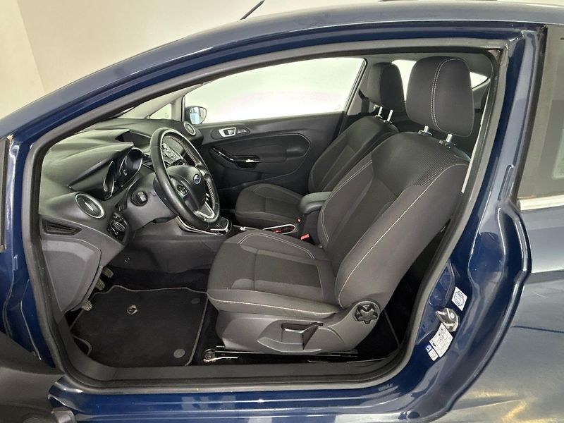 Ford Fiesta Hatchback - fotka 7 z 26