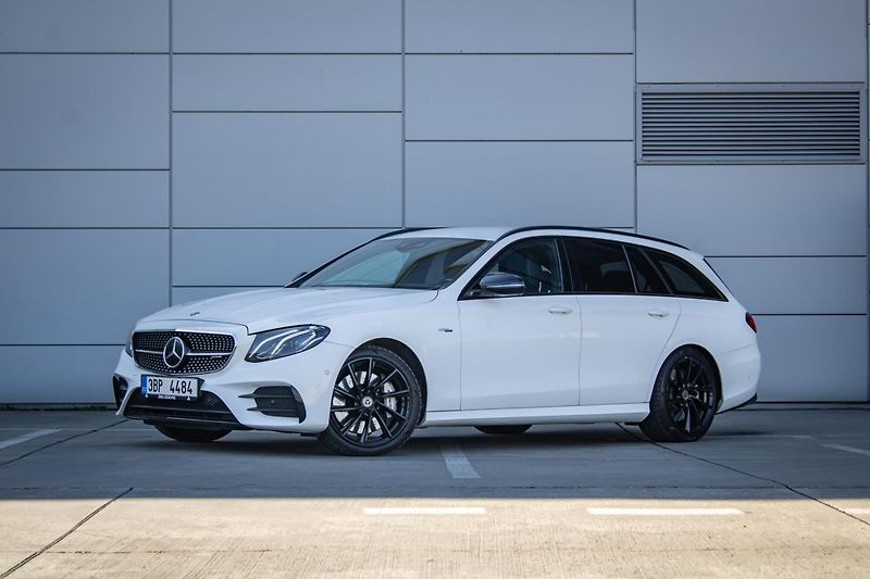 Mercedes-Benz Třídy E (2019) Mercedes-AMG 53 4MATIC+ A/T - fotka 3 z 50