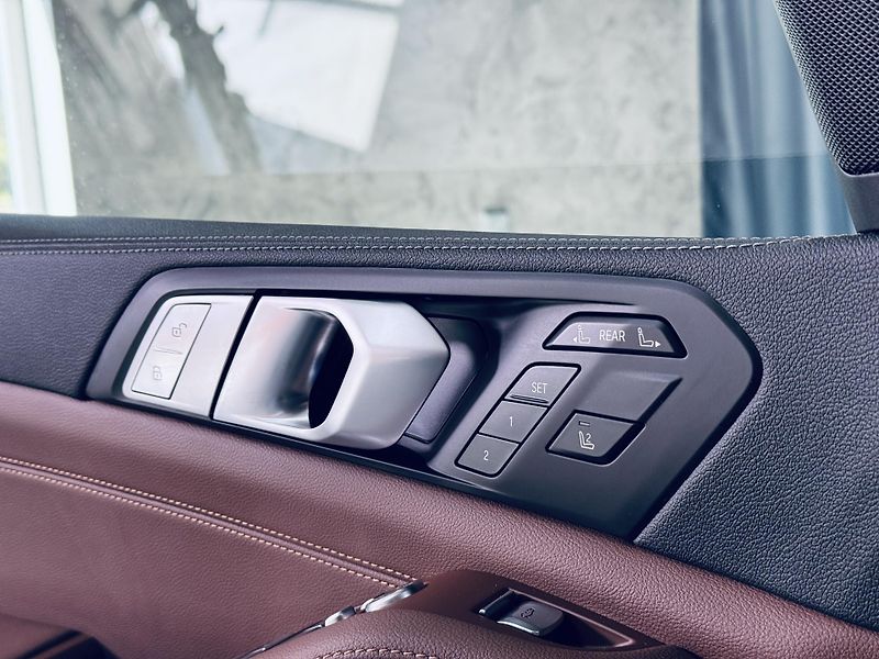BMW X7 (2021) 4.0d*xDrive*NEZ.TOP*TAŽ*LASER  - fotka 14 z 47