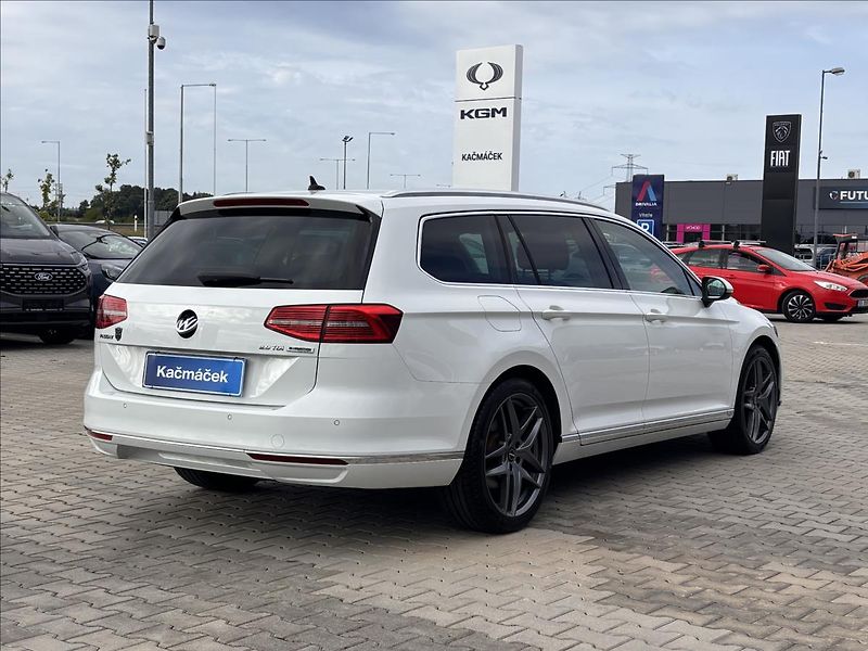 Volkswagen Passat 2,0 TDI 110kW BMT Highline - fotka 5 z 33