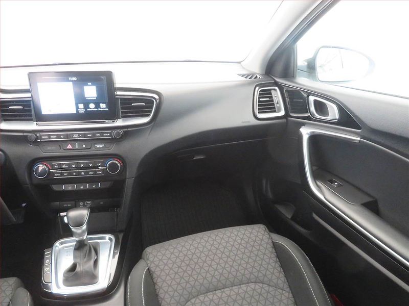 Kia Ceed (2018) 1.6 CRDi, Automat, Serv.kniha - fotka 8 z 18
