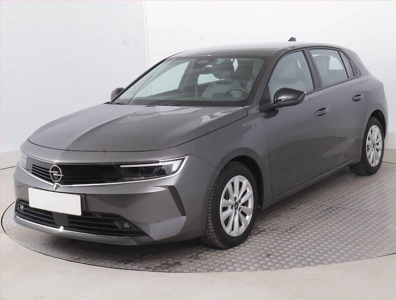 Opel Astra (2023) Edition 1.2 Turbo, Tempomat - fotka 2 z 15