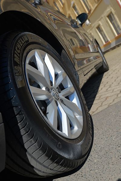 Volkswagen Passat 1.4 TSI 110 kW DSG Kamera Tažn - fotka 9 z 35