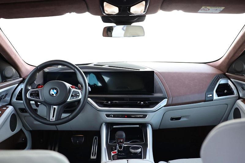 BMW XM 50e - fotka 12 z 17