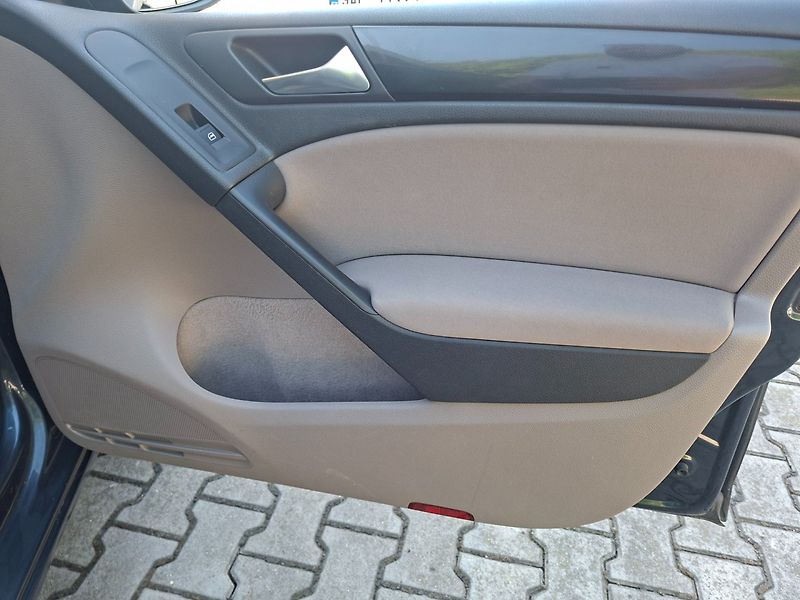 Volkswagen Golf (2009) 2.0TDI 103kW 4MOT -TAŽ.ZAŘ. - fotka 25 z 44