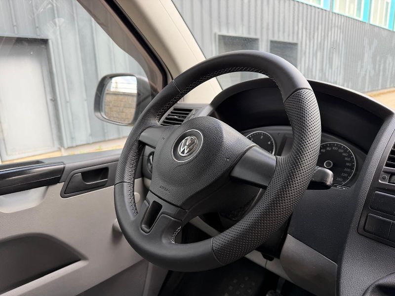 Volkswagen Transporter 2,0 TDi + sada pneu  - fotka 17 z 20
