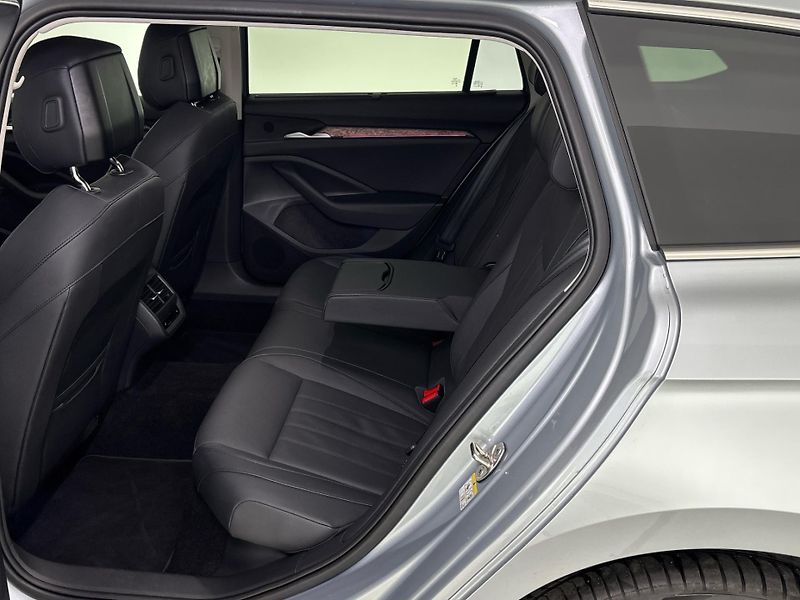 Škoda Superb L&K 4x4 DSG - fotka 8 z 30