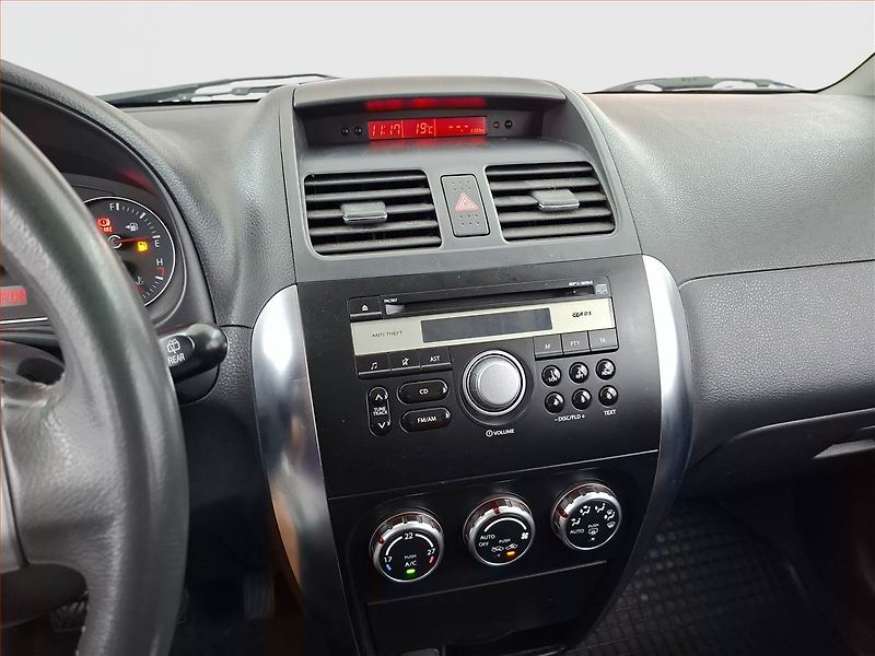 Suzuki SX4 (2009) 1.6 VVT, Vyhř. sedaček - fotka 12 z 14