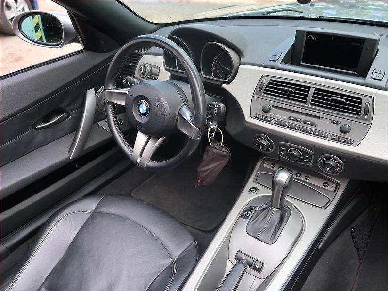 BMW Z4 (2003) 3.0i, Automat, Kůže, Bi-Xenony - fotka 7 z 23