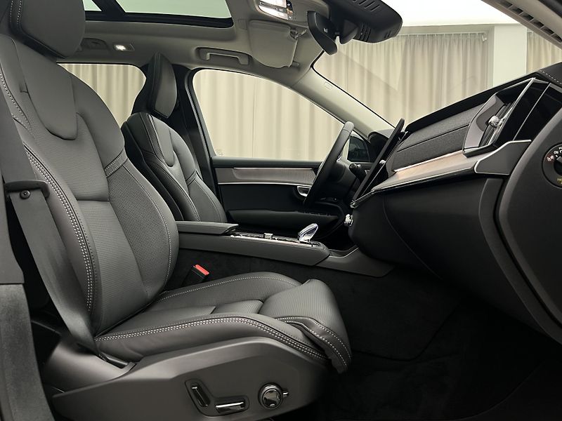 Volvo XC90 (2026) B5 AWD DARK PLUS AUT - fotka 25 z 44