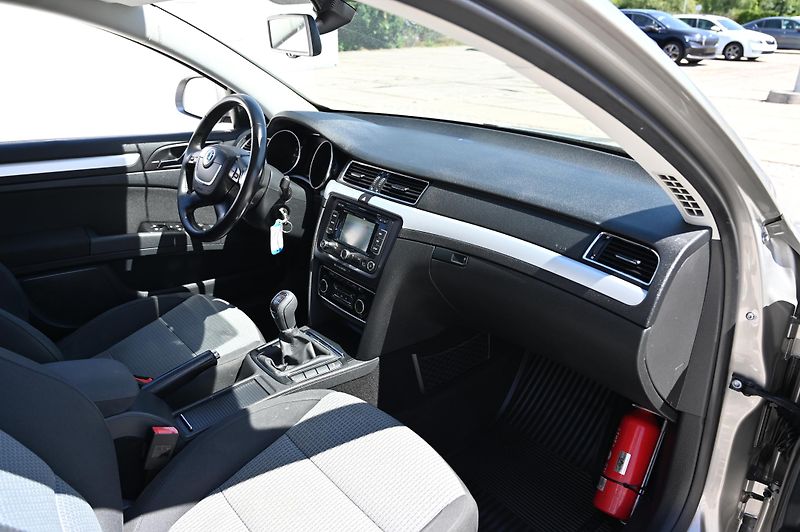 Škoda Superb 2.0TDI 103KW Ambition 9/2012 - fotka 30 z 38