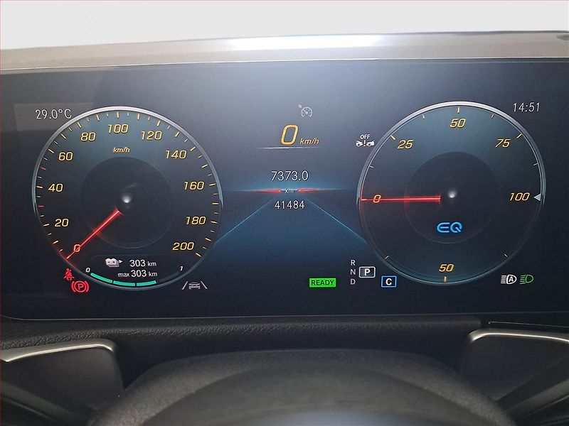 Mercedes-Benz EQB (2022) 350 4MATIC - fotka 11 z 21