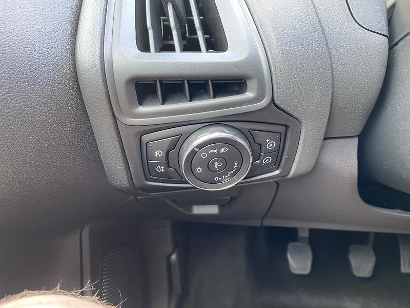Ford Focus 1.6i 77kW - KLIMA - 118 000KM - fotka 19 z 39