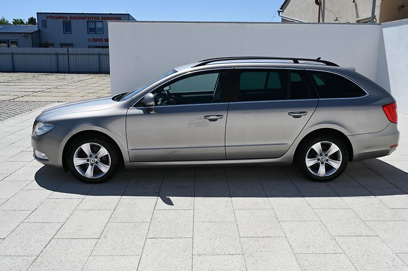 Škoda Superb 2.0TDI 103KW Ambition 9/2012 - fotka 8 z 38