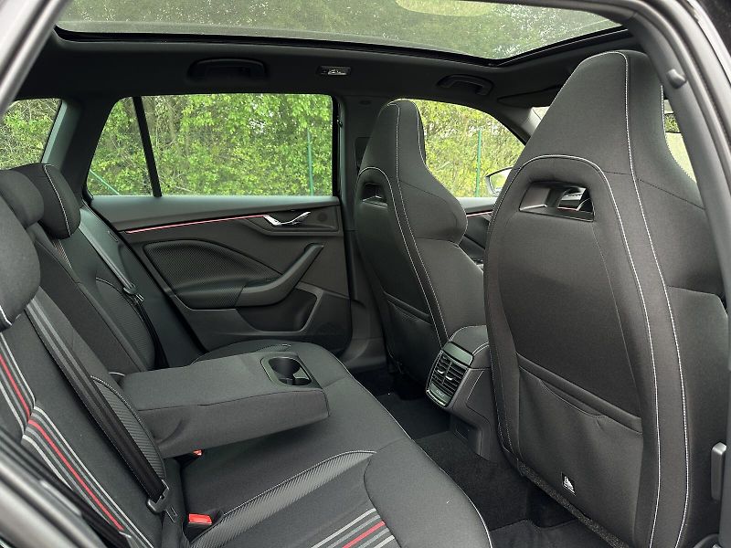 Škoda Kamiq 1.0TSi Monte Carlo 116PS Matri - fotka 40 z 44