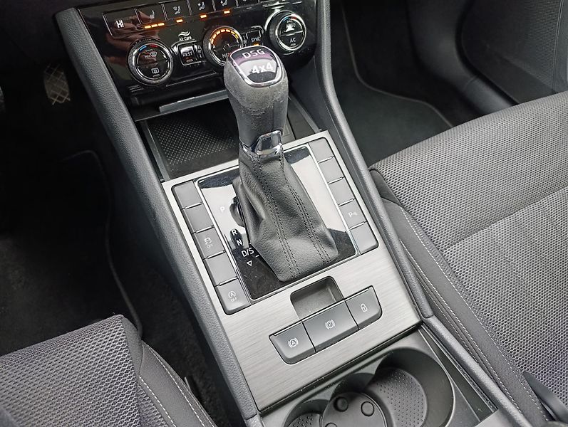Škoda Superb 2.0TDI 147kW STYLE VIRTUAL DPH - fotka 23 z 29