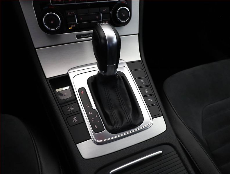 Volkswagen Passat (2012) 2.0 TDI, Automat, Serv.kniha - fotka 10 z 17