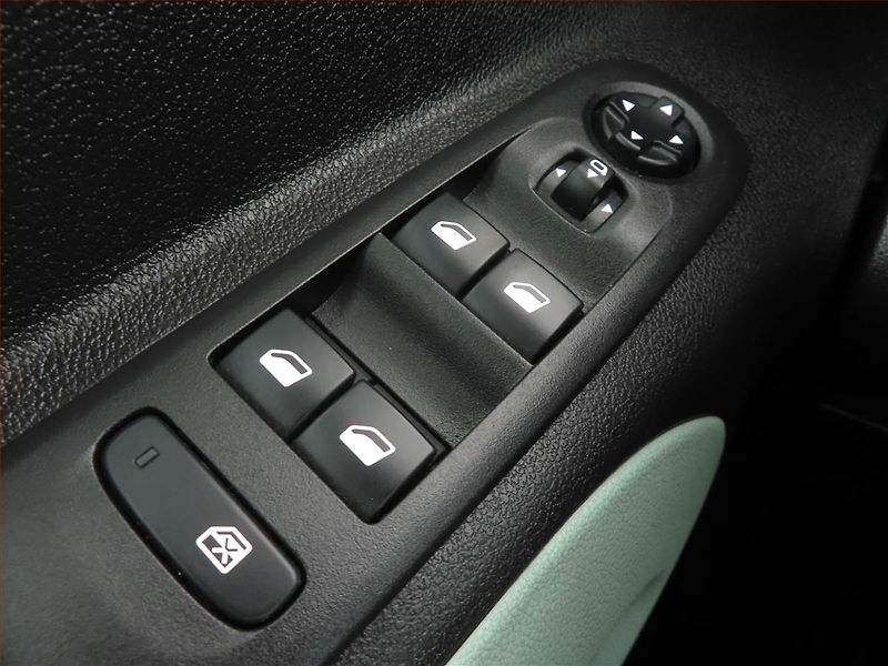 Citroën Berlingo (2020) Feel 1.5 BlueHDi, 5Míst, ČR - fotka 14 z 14