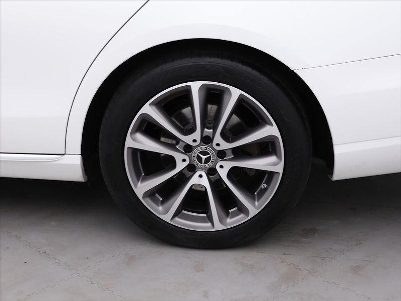 Mercedes-Benz Třídy E 2.0 220d 143kW 4Matic Aut. - fotka 27 z 34