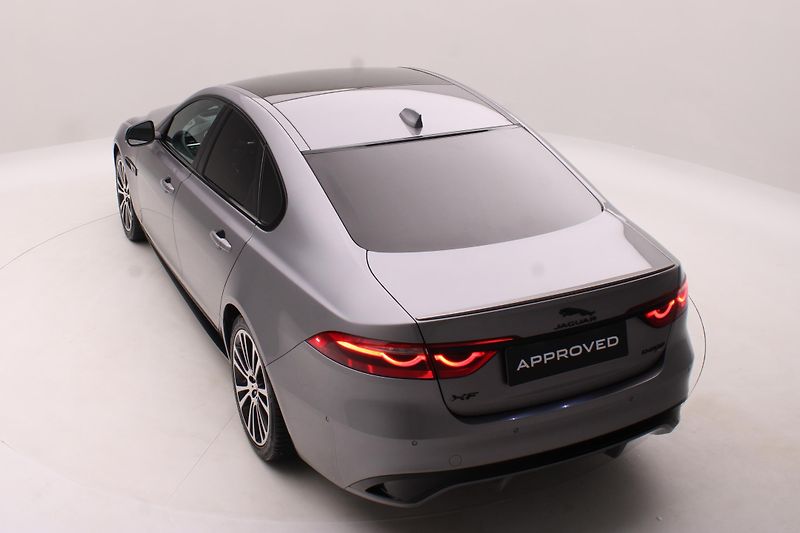 Jaguar XF D200 R-DYNAMIC AWD REZERVACE - fotka 17 z 48